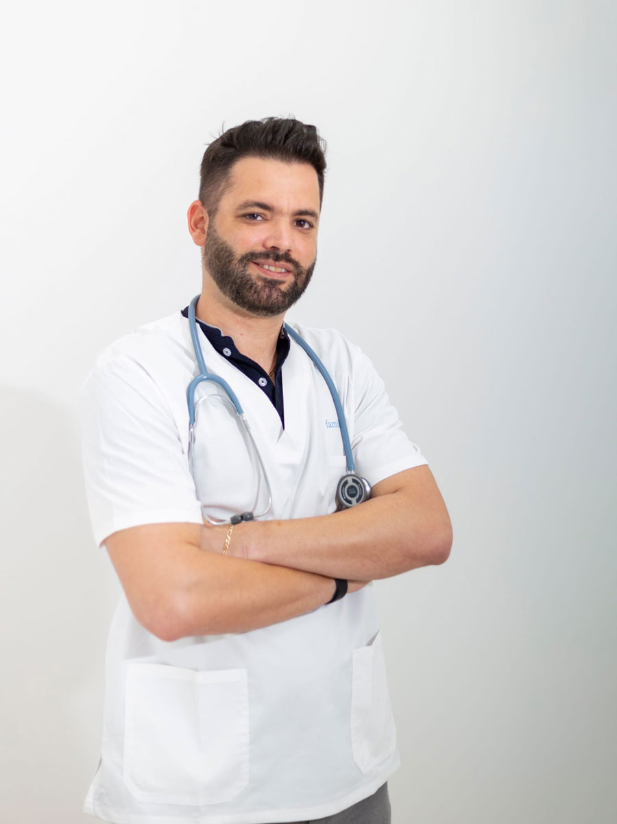 Dr. Iván Hernández Licenciado en Medicina general y de familia